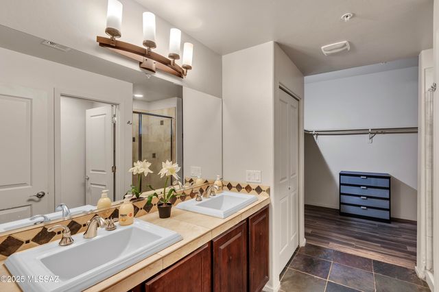 2010 E River Rd Unit 102, Tucson, AZ 85718