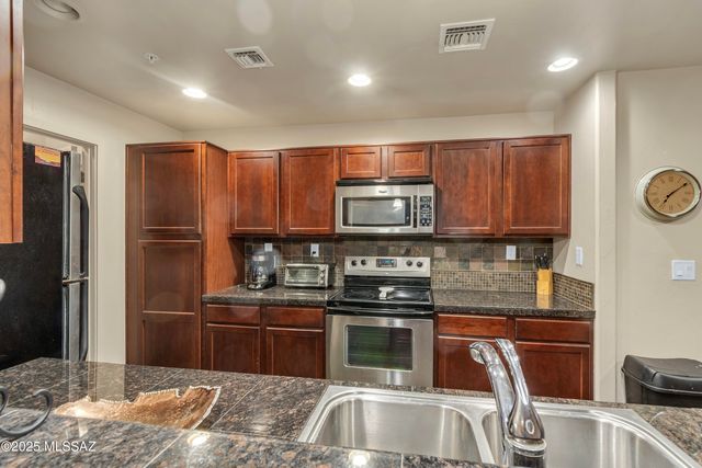 2010 E River Rd Unit 102, Tucson, AZ 85718