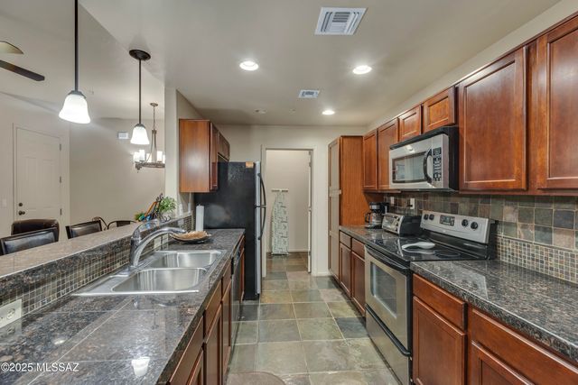 2010 E River Rd Unit 102, Tucson, AZ 85718