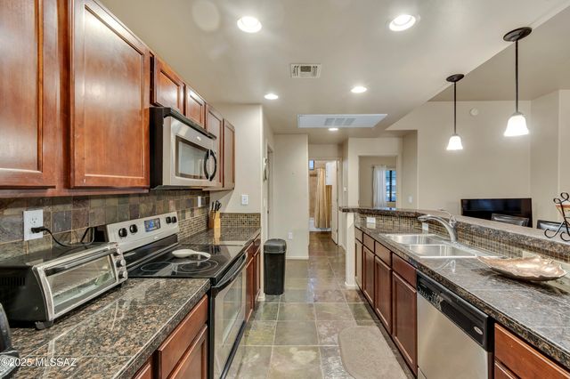 2010 E River Rd Unit 102, Tucson, AZ 85718