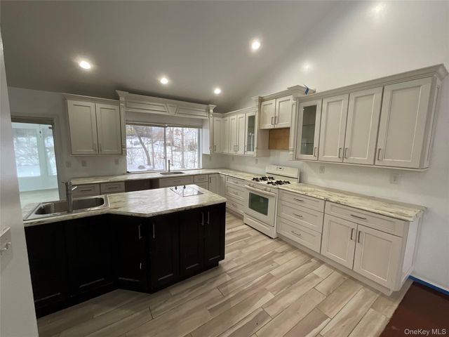 7 Country Hollow, Highland Mills, NY 10930