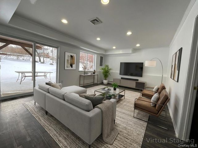 7 Country Hollow, Highland Mills, NY 10930