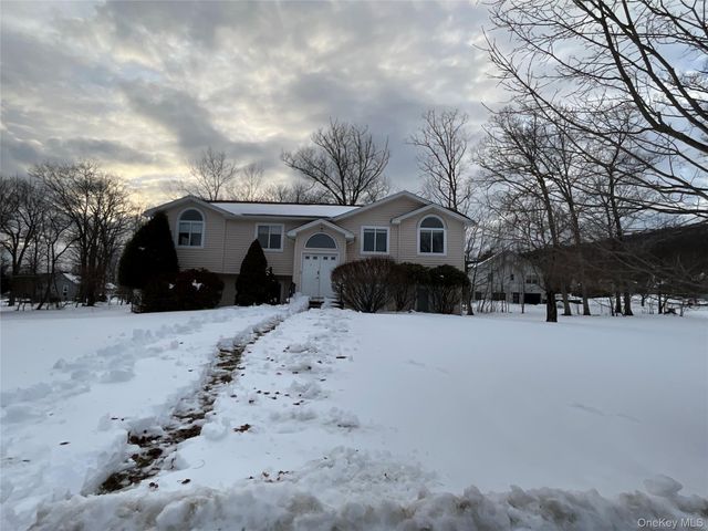 7 Country Hollow, Highland Mills, NY 10930