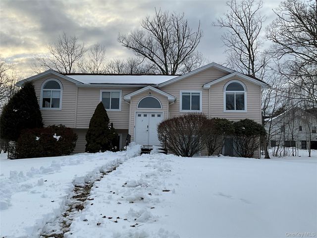 7 Country Hollow, Highland Mills, NY 10930