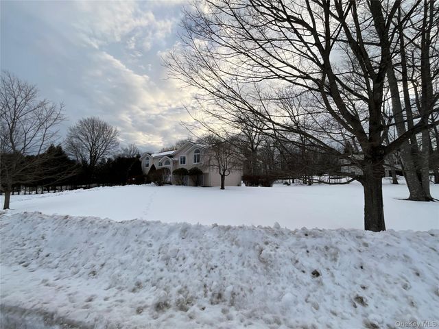 7 Country Hollow, Highland Mills, NY 10930