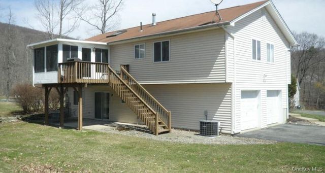 7 Country Hollow, Highland Mills, NY 10930