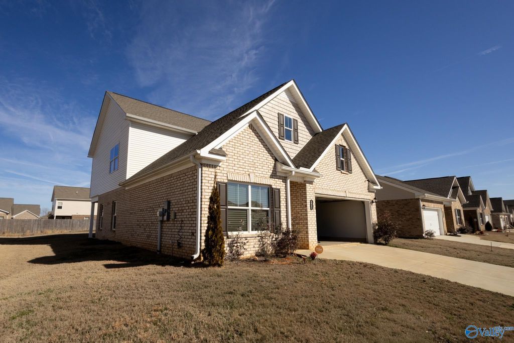 121 Mill Valley Way, New Market, AL 35761