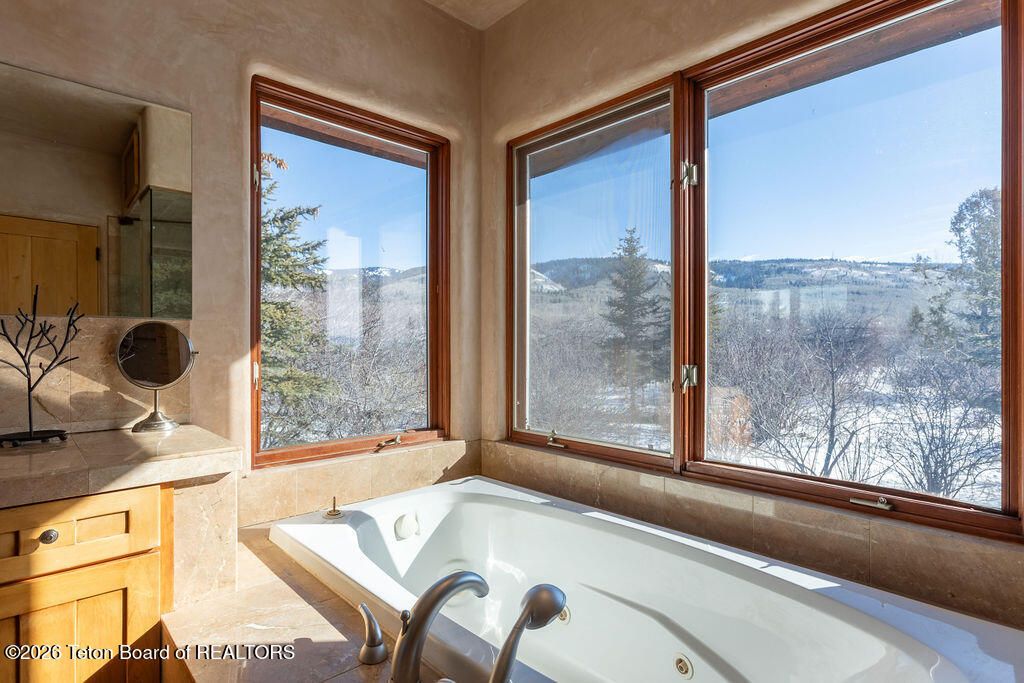 1935 LARSEN Lane, Alta, WY 83414 photo 18