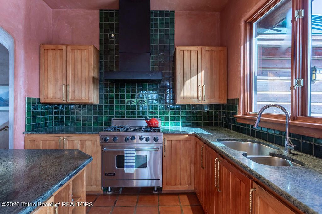 1935 LARSEN Lane, Alta, WY 83414 photo 5