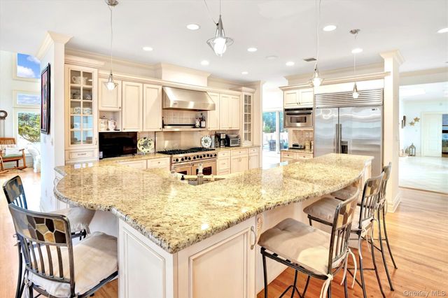 605 Dune Road, Westhampton, NY 11977