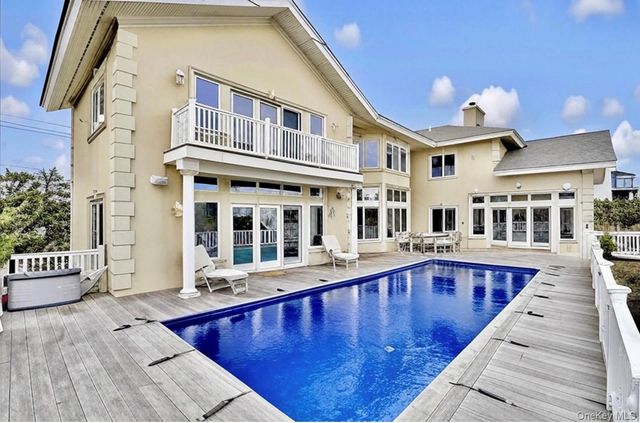 605 Dune Road, Westhampton, NY 11977