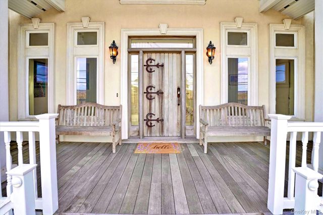 605 Dune Road, Westhampton, NY 11977