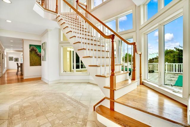 605 Dune Road, Westhampton, NY 11977