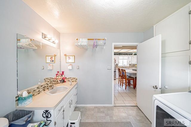 1384 N 1200 E, Shelley, ID 83274