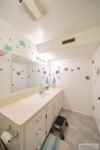 1384 N 1200 E, Shelley, ID 83274