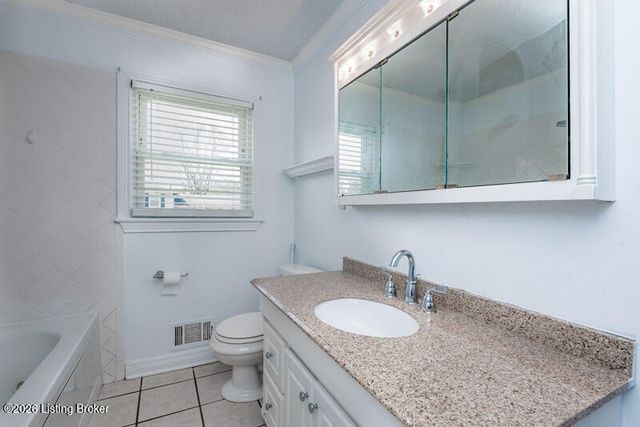 6701 Santom Ln, Louisville, KY 40291