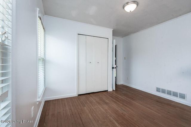 6701 Santom Ln, Louisville, KY 40291