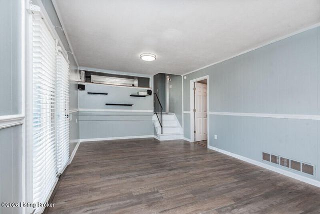 6701 Santom Ln, Louisville, KY 40291