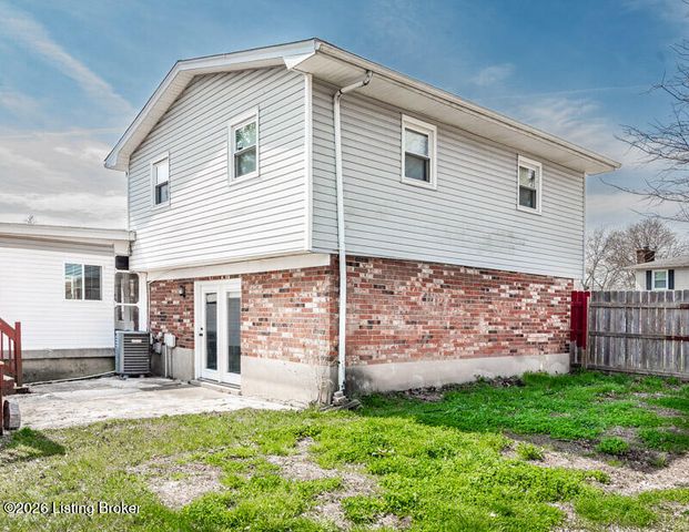 6701 Santom Ln, Louisville, KY 40291