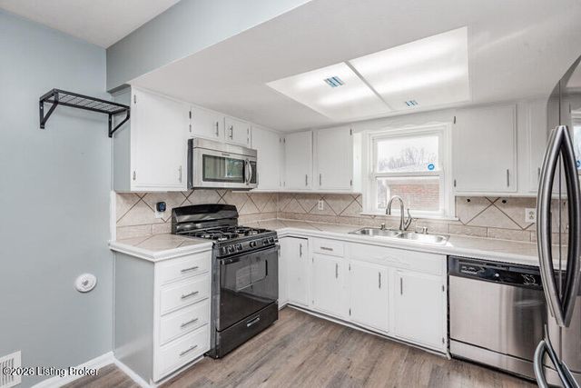 6701 Santom Ln, Louisville, KY 40291