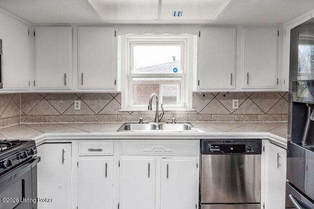 6701 Santom Ln, Louisville, KY 40291