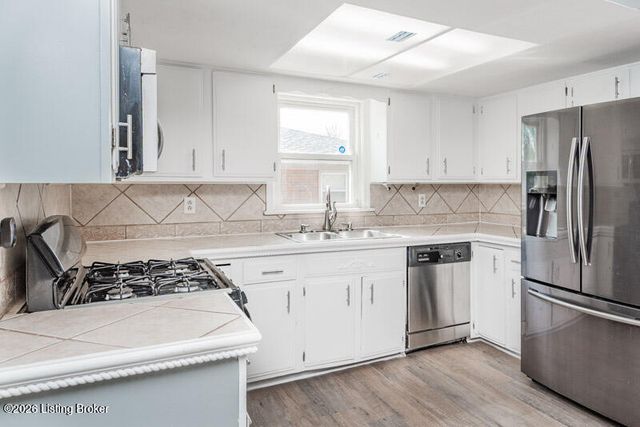 6701 Santom Ln, Louisville, KY 40291