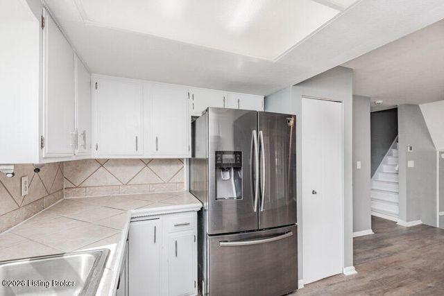 6701 Santom Ln, Louisville, KY 40291