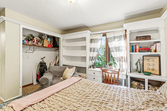 18840 Cedar Mill Court, South Bend, IN 46637