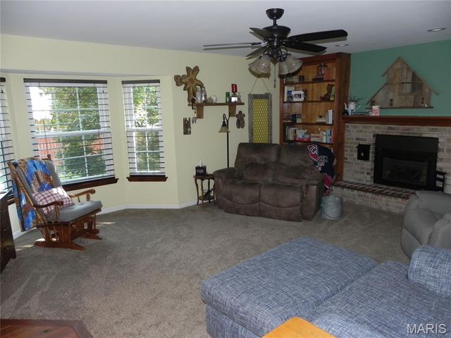 4 Tinsmith Court, St Charles, MO 63366