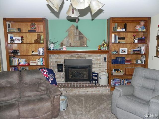 4 Tinsmith Court, St Charles, MO 63366