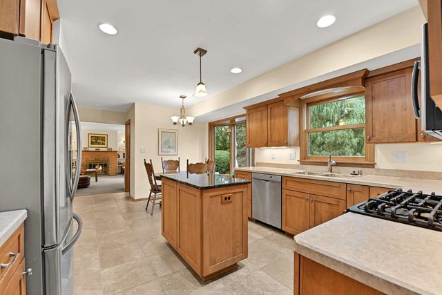 2120 Elm Tree ROAD, Elm Grove, WI 53122