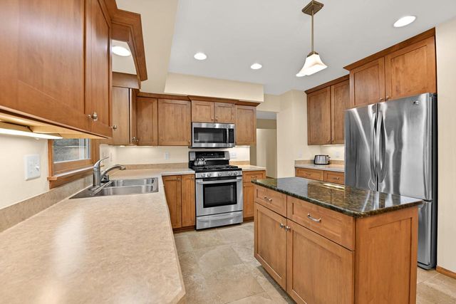 2120 Elm Tree ROAD, Elm Grove, WI 53122