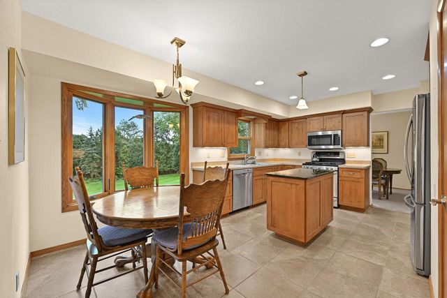 2120 Elm Tree ROAD, Elm Grove, WI 53122