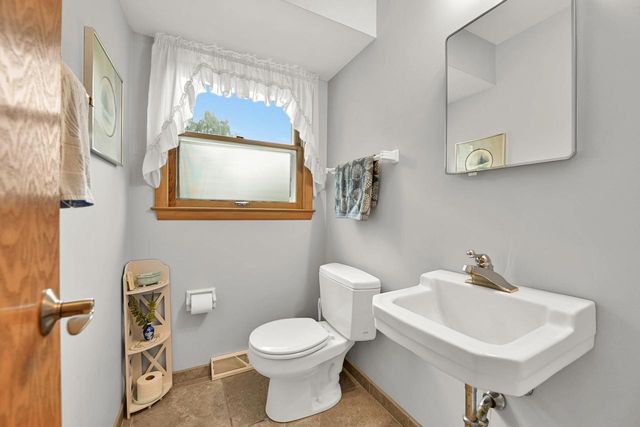 2120 Elm Tree ROAD, Elm Grove, WI 53122