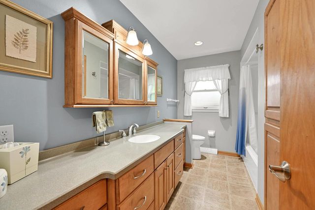2120 Elm Tree ROAD, Elm Grove, WI 53122