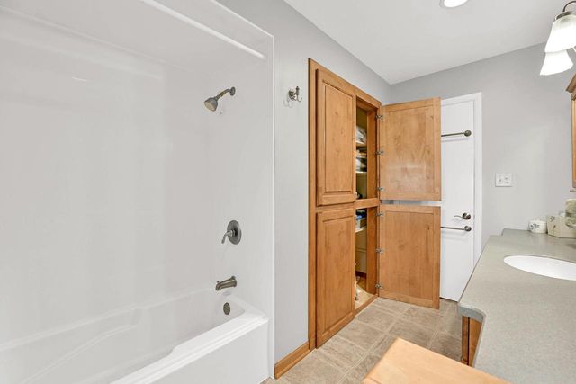 2120 Elm Tree ROAD, Elm Grove, WI 53122