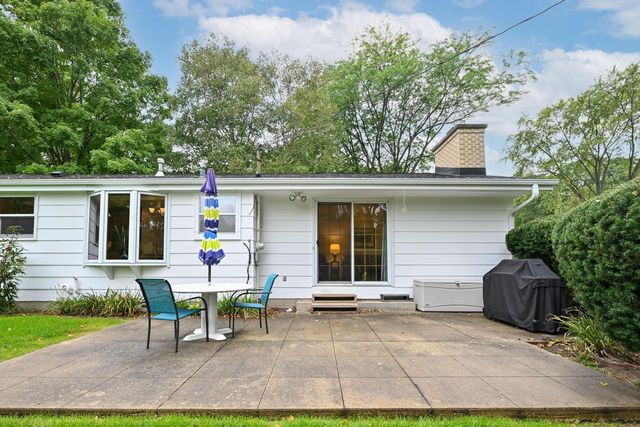 2120 Elm Tree ROAD, Elm Grove, WI 53122