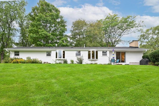 2120 Elm Tree ROAD, Elm Grove, WI 53122