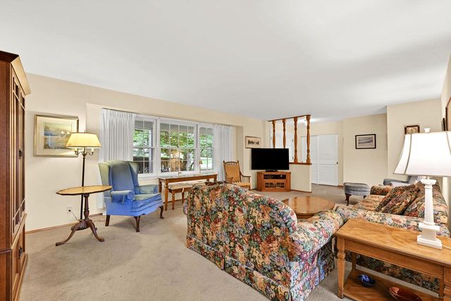 2120 Elm Tree ROAD, Elm Grove, WI 53122