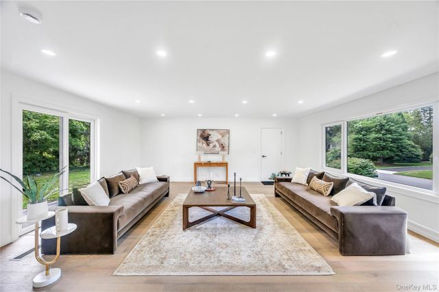 14 Lakeville Drive, East Hills, NY 11576