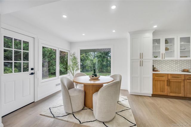 14 Lakeville Drive, East Hills, NY 11576