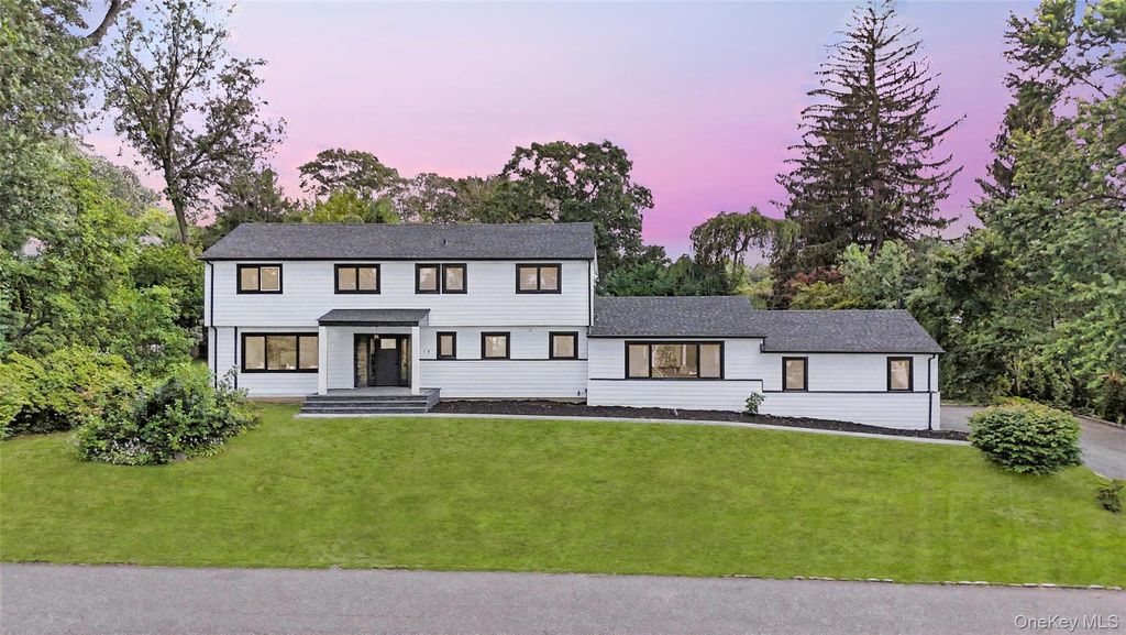 14 Lakeville Drive, East Hills, NY 11576