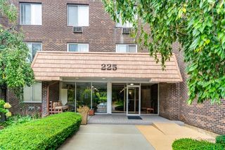 225 S Rohlwing Road 502, Palatine, IL 60074