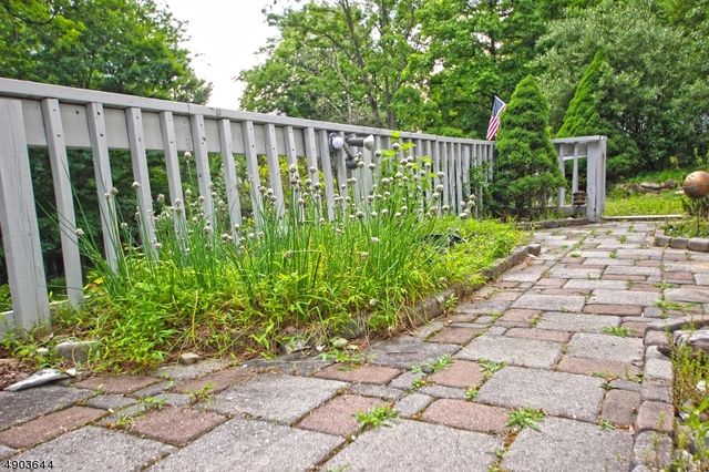 17 Watergate Dr, High Bridge Boro, NJ 08829