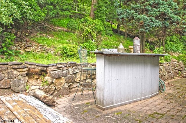 17 Watergate Dr, High Bridge Boro, NJ 08829