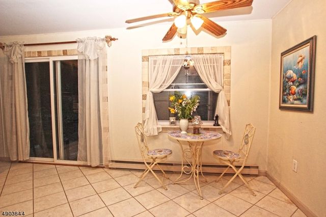 17 Watergate Dr, High Bridge Boro, NJ 08829