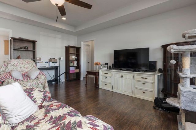 834 Tecumseh Dr, Shepherdsville, KY 40165