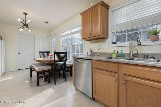 834 Tecumseh Dr, Shepherdsville, KY 40165