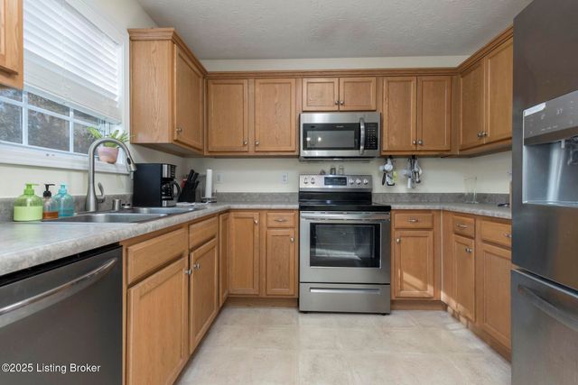 834 Tecumseh Dr, Shepherdsville, KY 40165