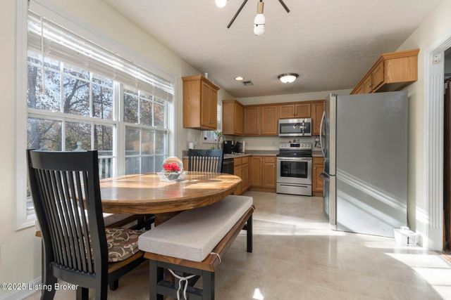 834 Tecumseh Dr, Shepherdsville, KY 40165